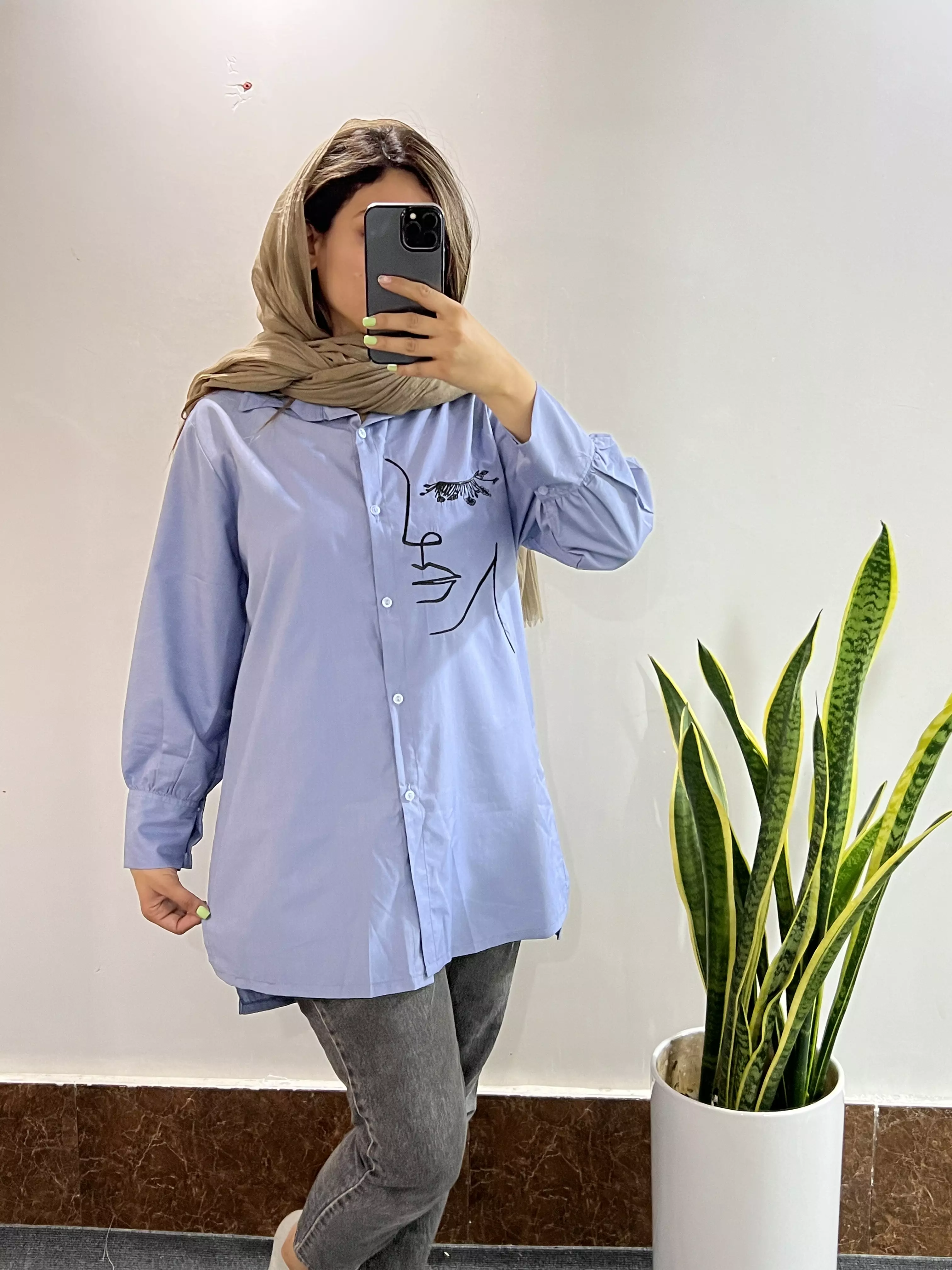 مانتو داکرون تندیس