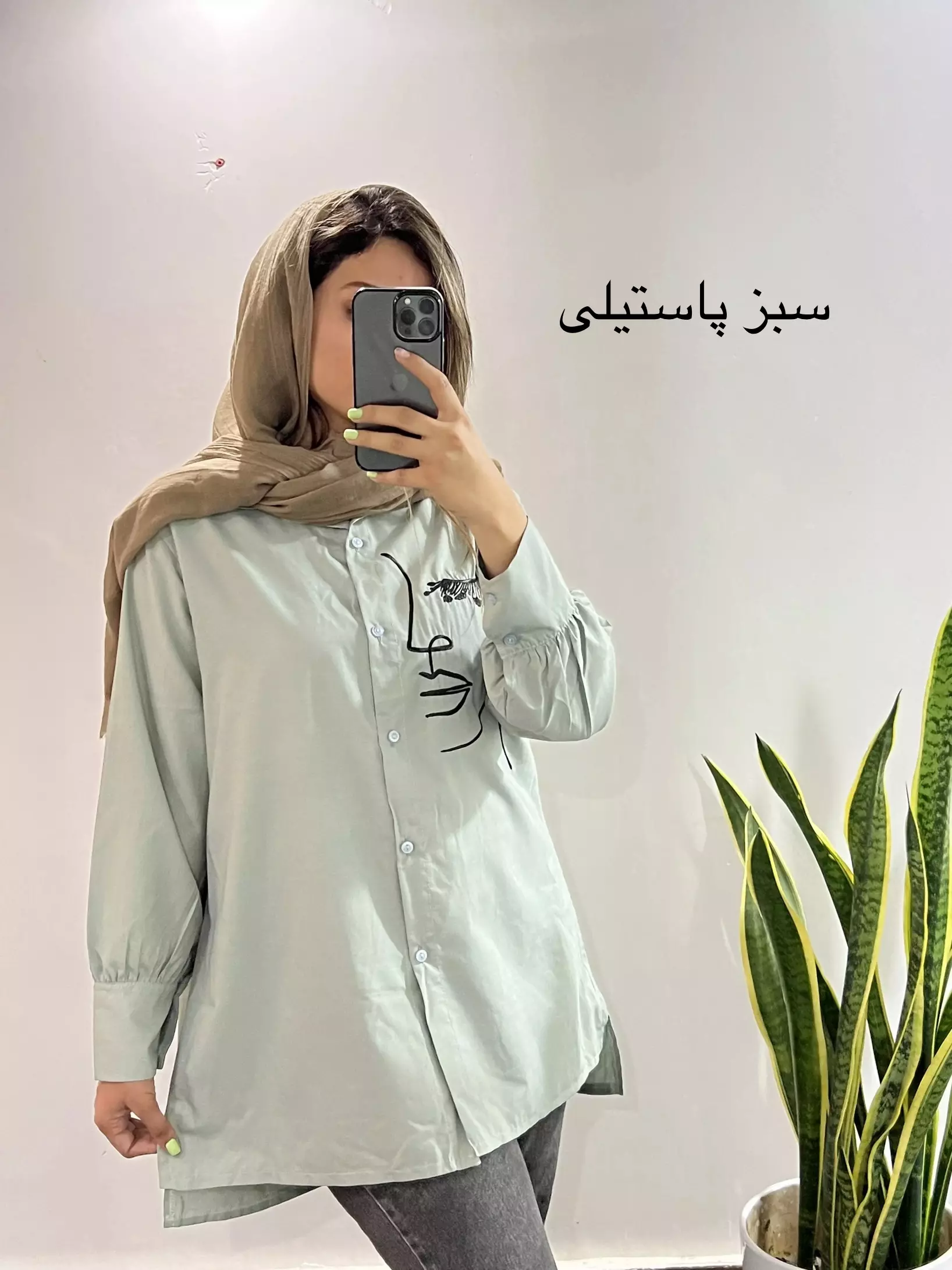 مانتو داکرون تندیس
