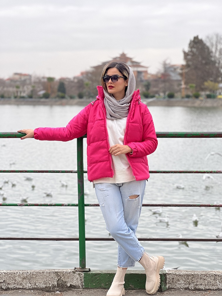 کاپشن زارا کلاهدار