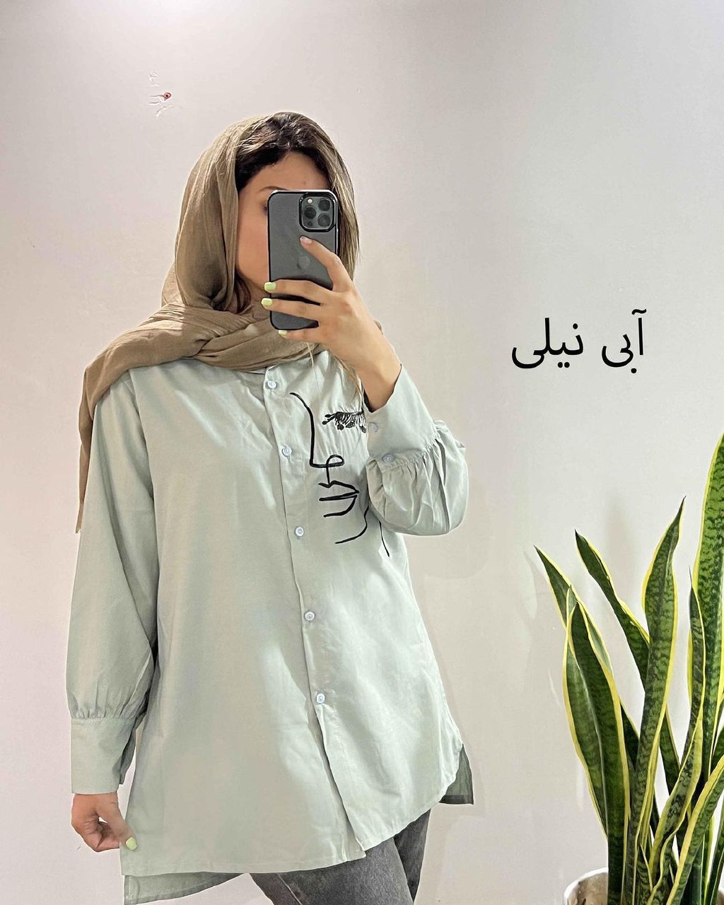 مانتو داکرون تندیس