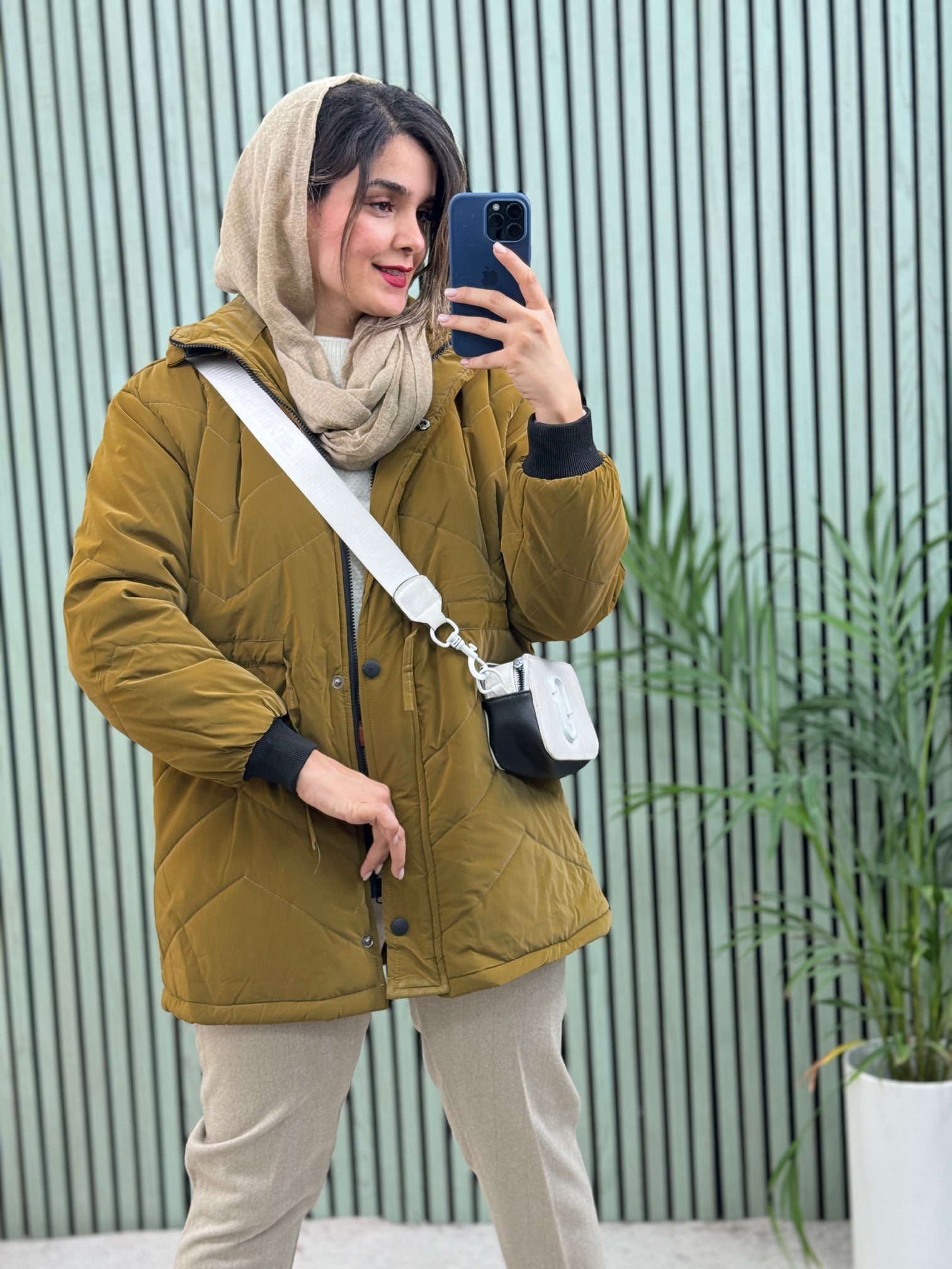 کاپشن کلاهدار حنا