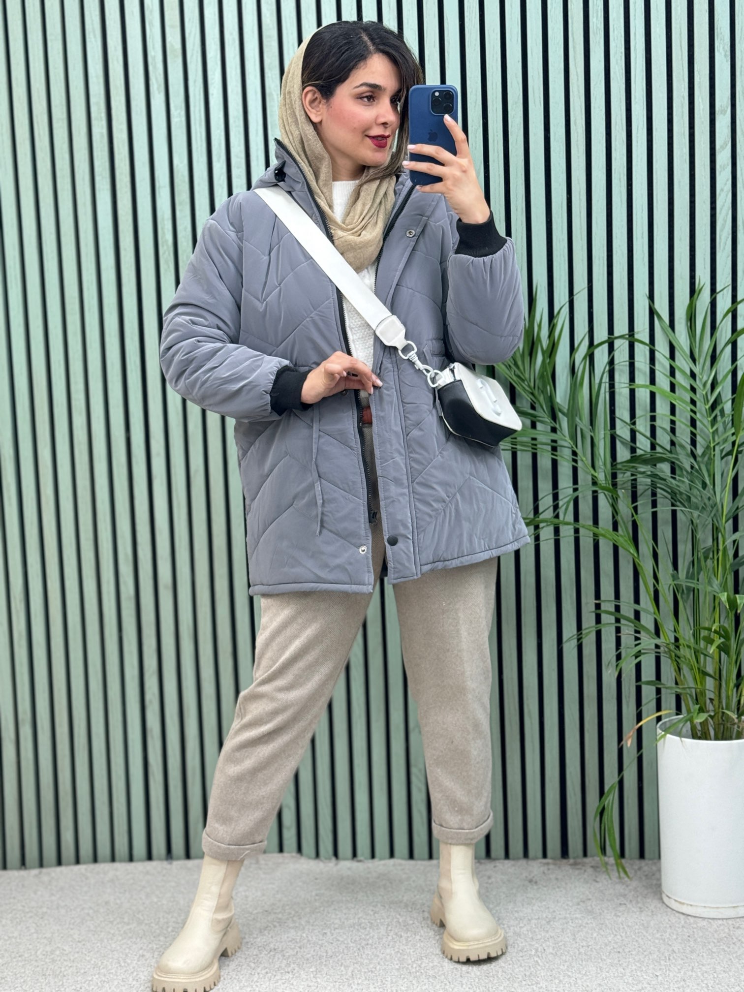 کاپشن کلاهدار حنا