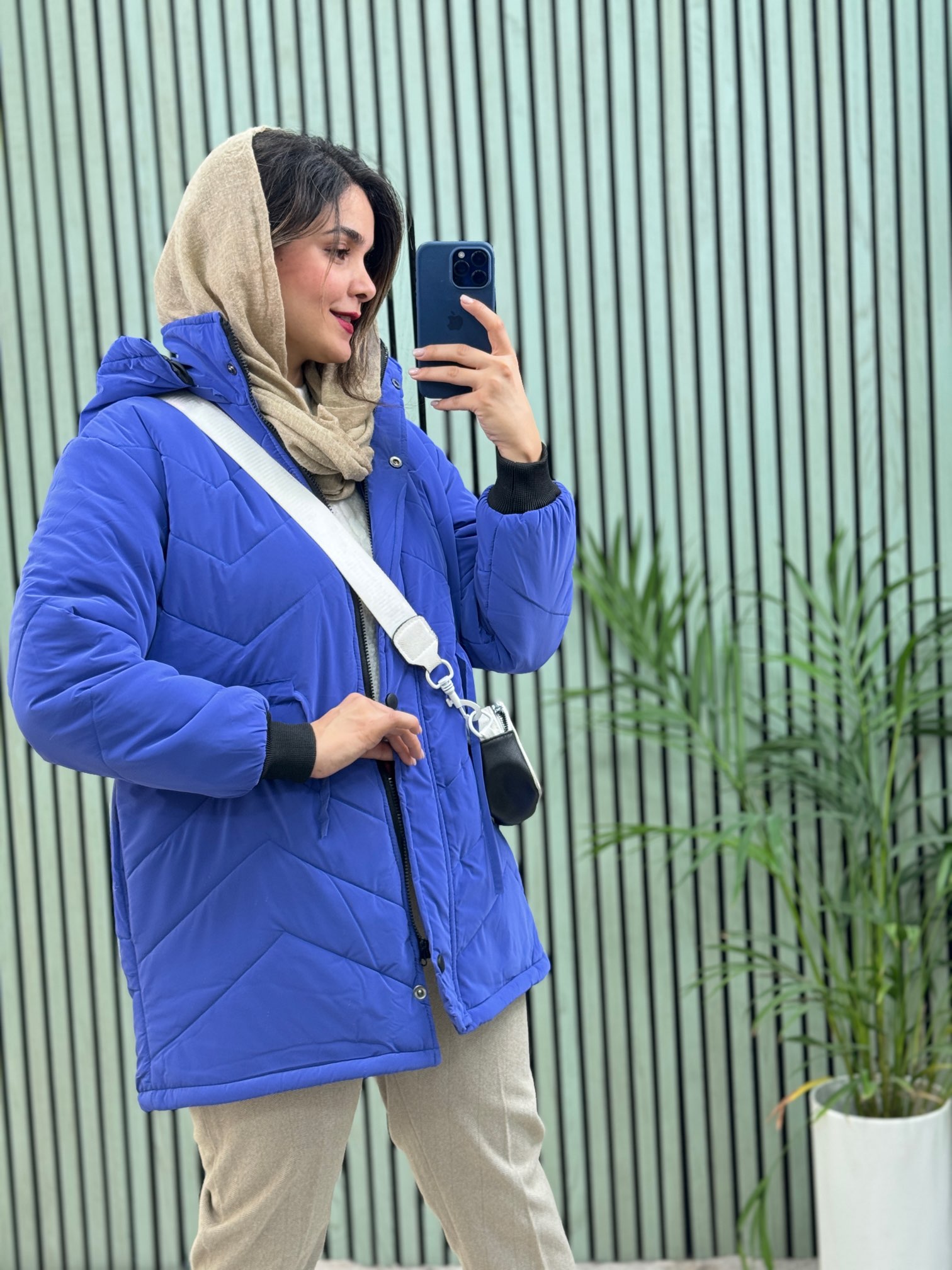 کاپشن کلاهدار حنا