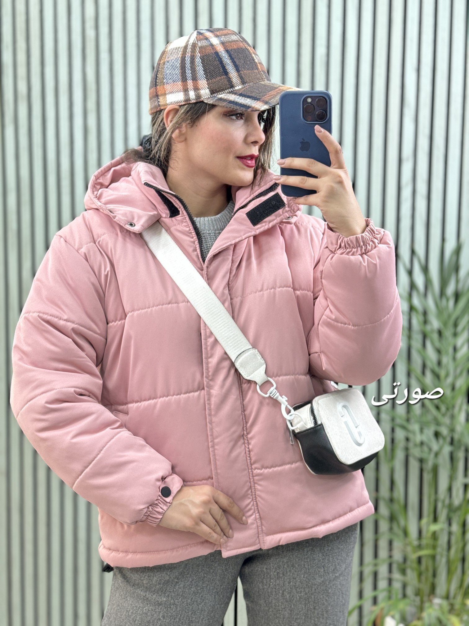 کاپشن کلاهدار آواز